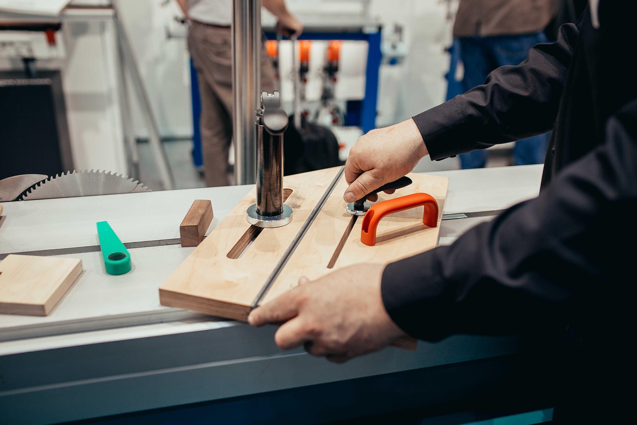 如何使用非文本内容来增强SEO效果？